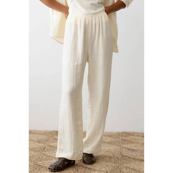 NEW DONNI. bubble crop simple pants in creme